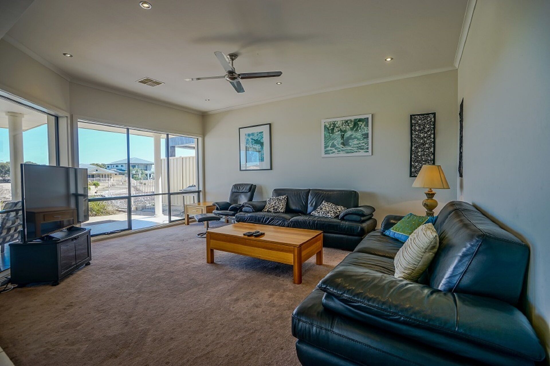 Beautiful marina property with own pontoon — image 3