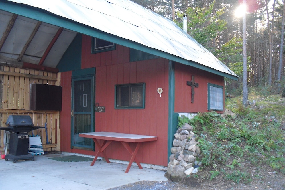 Pine Marten Cabin At The King's Pines