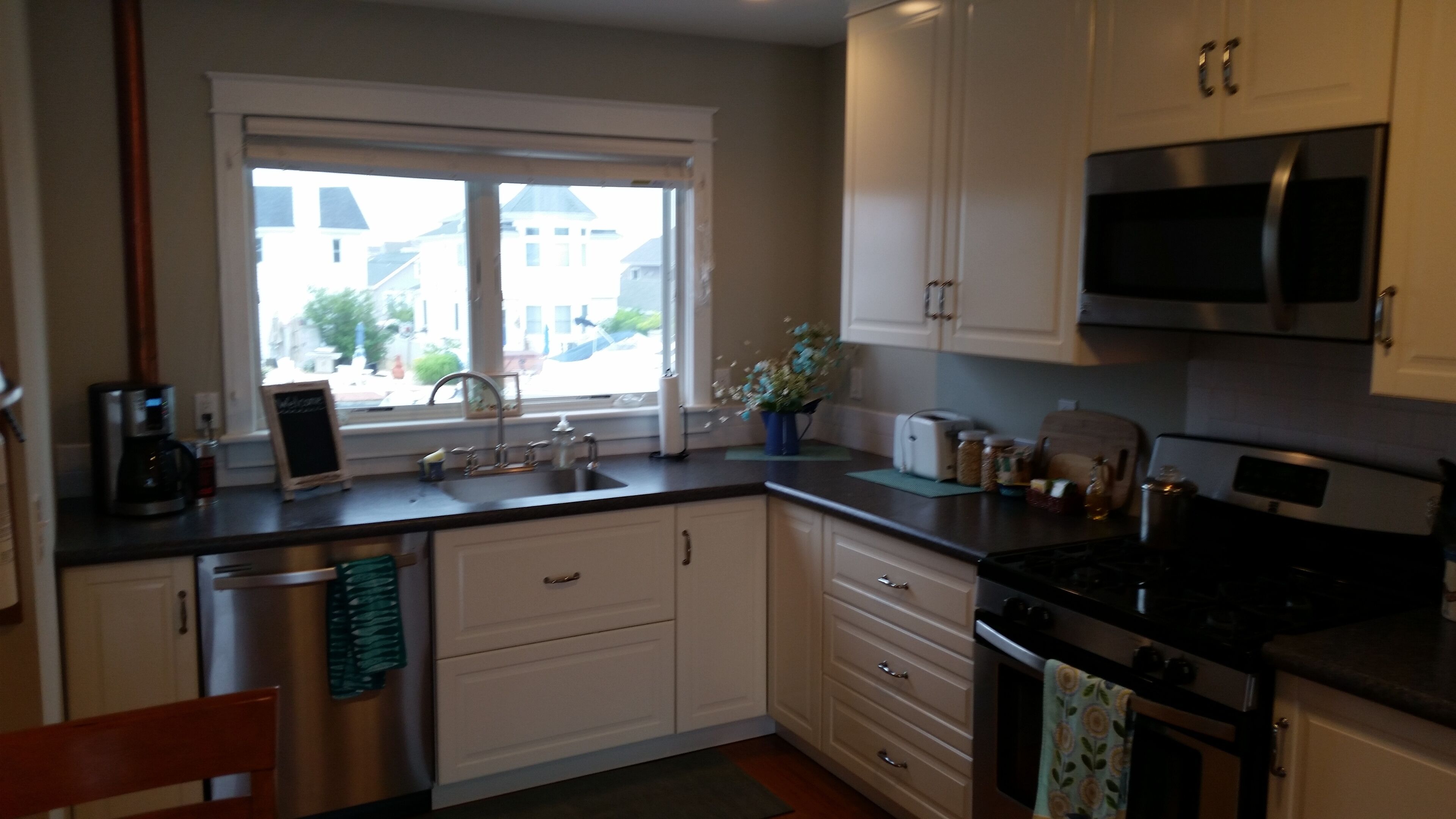 ثلاجة، ميكروويف، فرن، موقد طهي مسطح