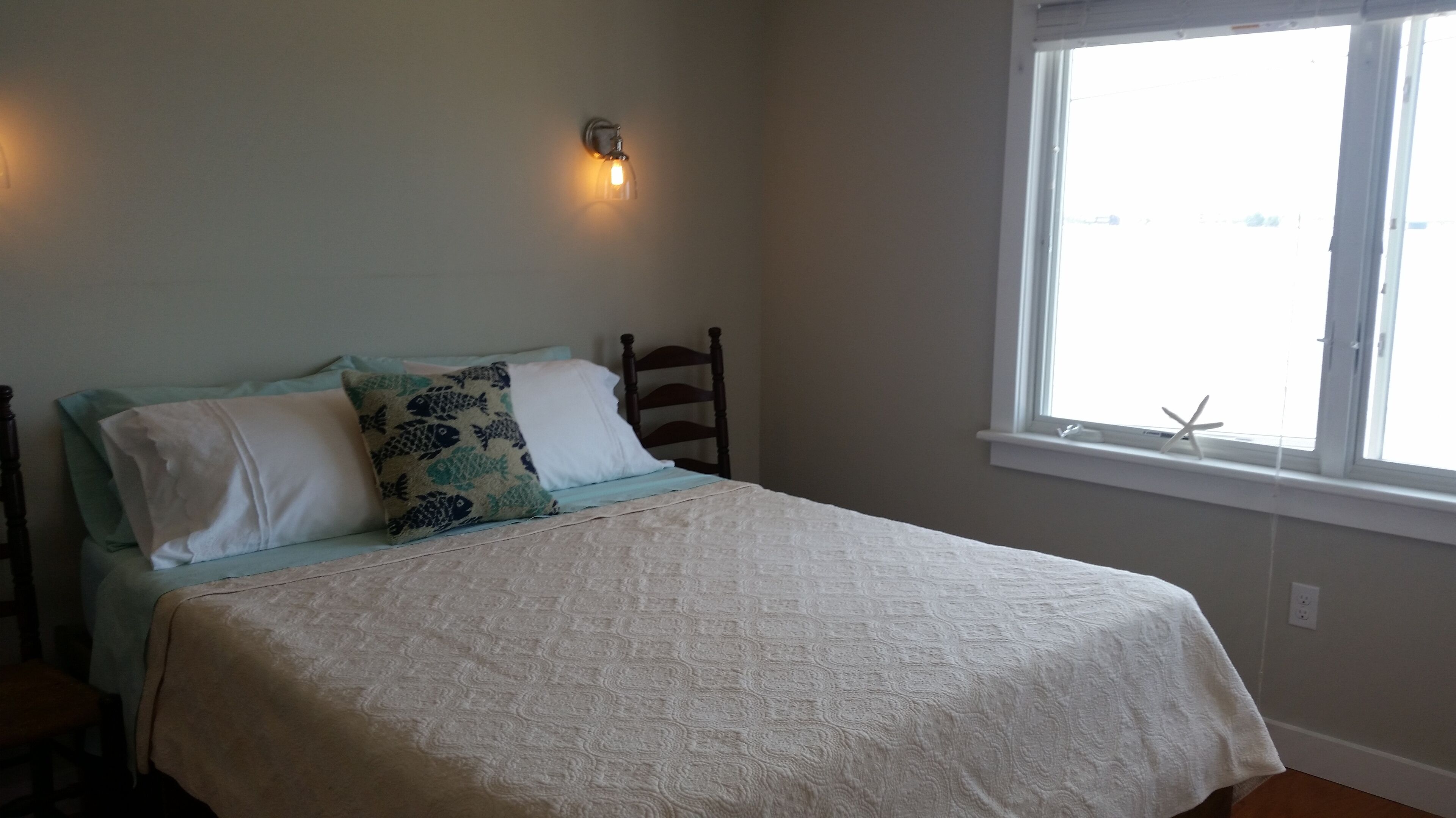 2 عدّة غرف نوم ومكواة/لوح كي وواي فاي وملاءات أسرّة