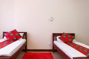 3 bedrooms, in-room safe, iron/ironing board, WiFi - SafiriKenyaHome, Nyali, Mombasa, Kenya (Mombasa)