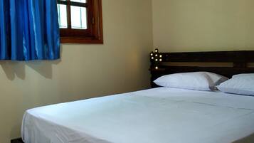 Kabin Comfort, Beberapa Tempat Tidur, Bebas Asap Rokok | Ruang kerja ramah laptop, setrika/meja setrika, dan Wi-Fi gratis