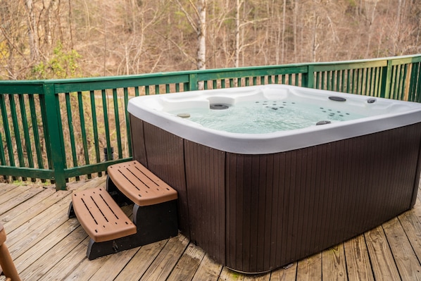 Outdoor spa tub