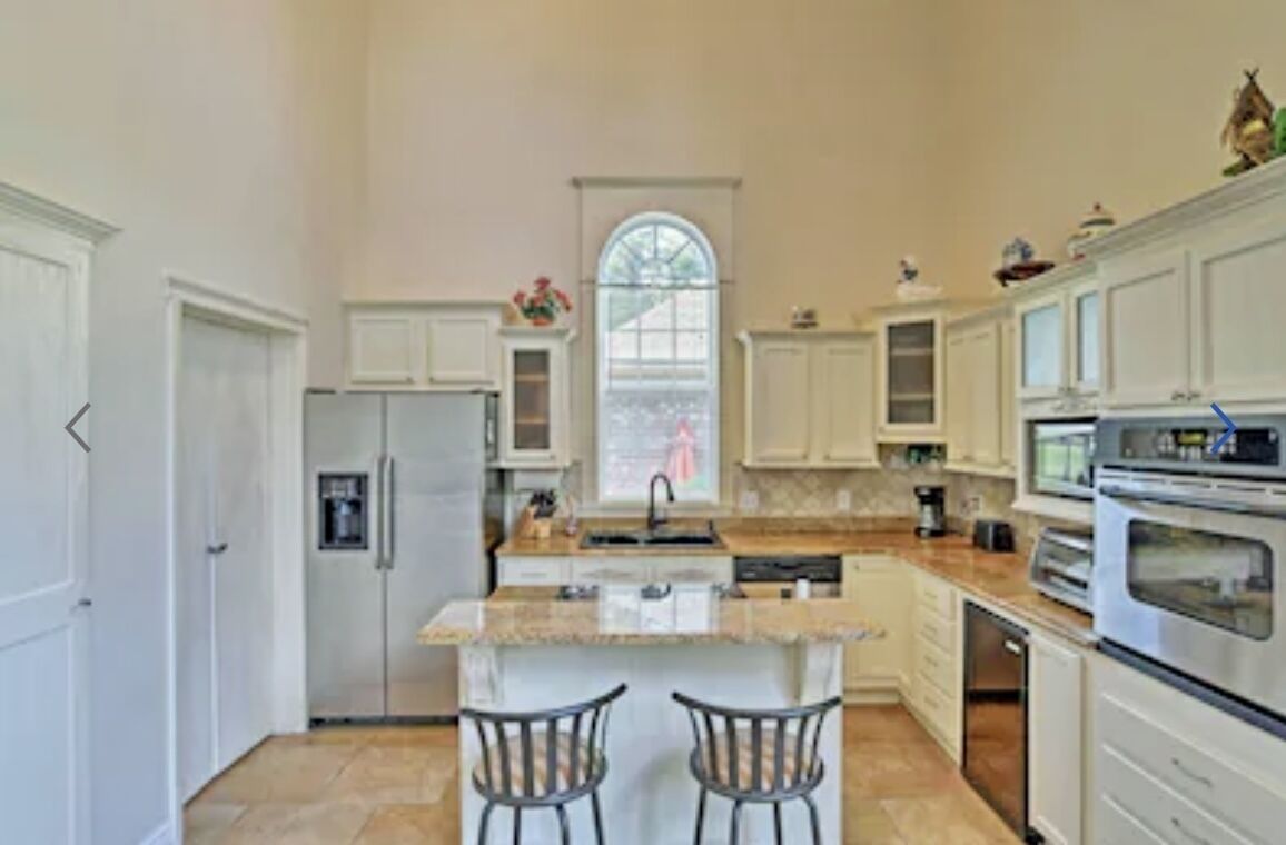 Exquisite Lakefront  2 story  beautiful Benton house with patio!