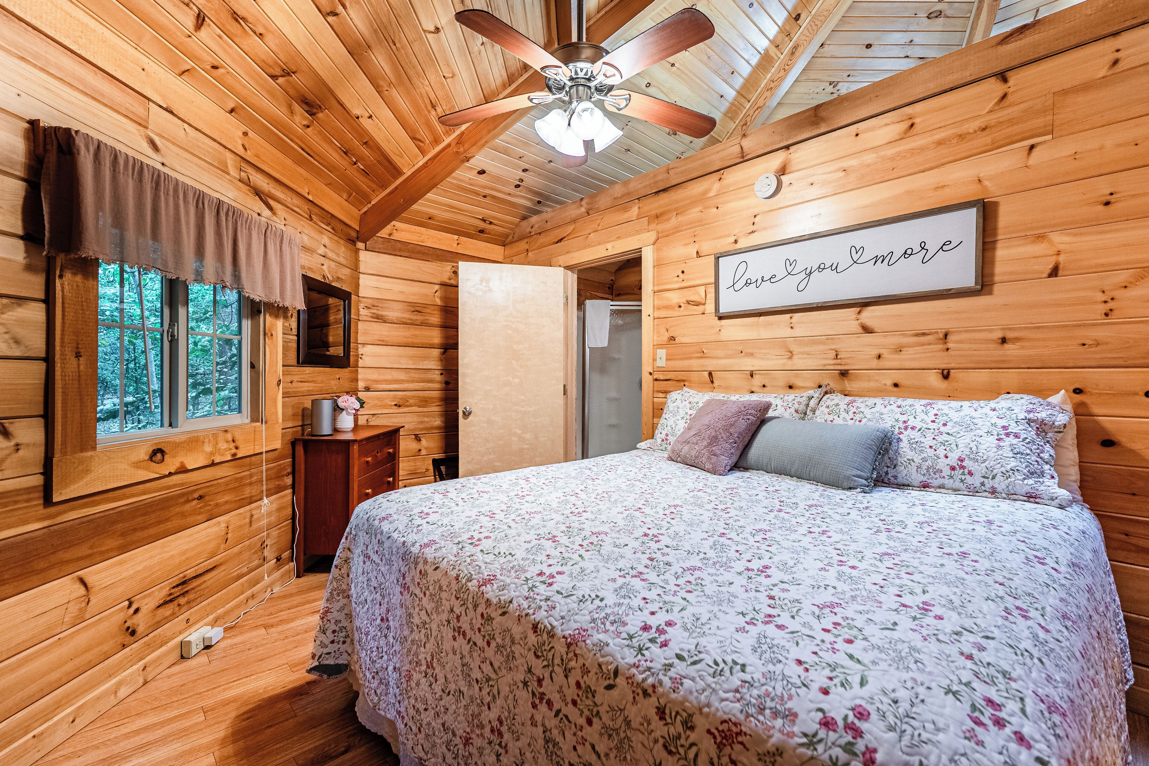 1 chambre, fer et planche à repasser, Wi-Fi gratuit, draps fournis