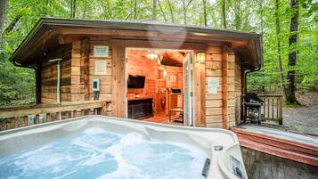 Tina de hidromasaje al aire libre