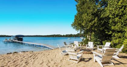 5 bed 3 bath - 10 beds - In town Traverse City with heated Pool on Cedar Lake!