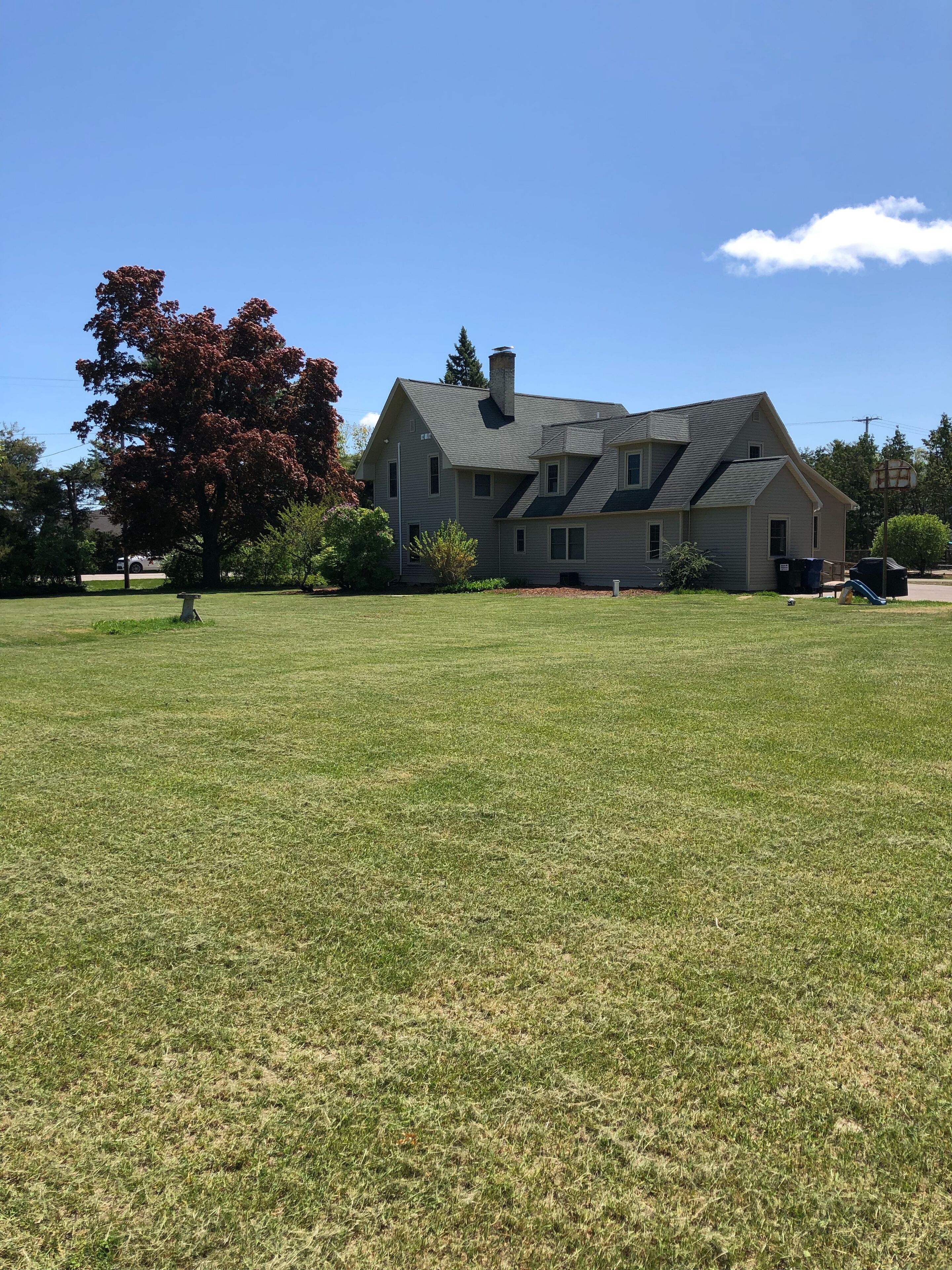 5 bedroom 3 bath / 11 beds / In town Traverse City w/ heated Pool on Cedar Lake!