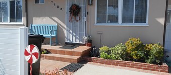 2 Miles Burbank Airport & Amtrak, 6-7 Miles Universal City, 10 Miles Hollywood