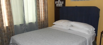 2 Miles Burbank Airport & Amtrak, 6-7 Miles Universal City, 10 Miles Hollywood