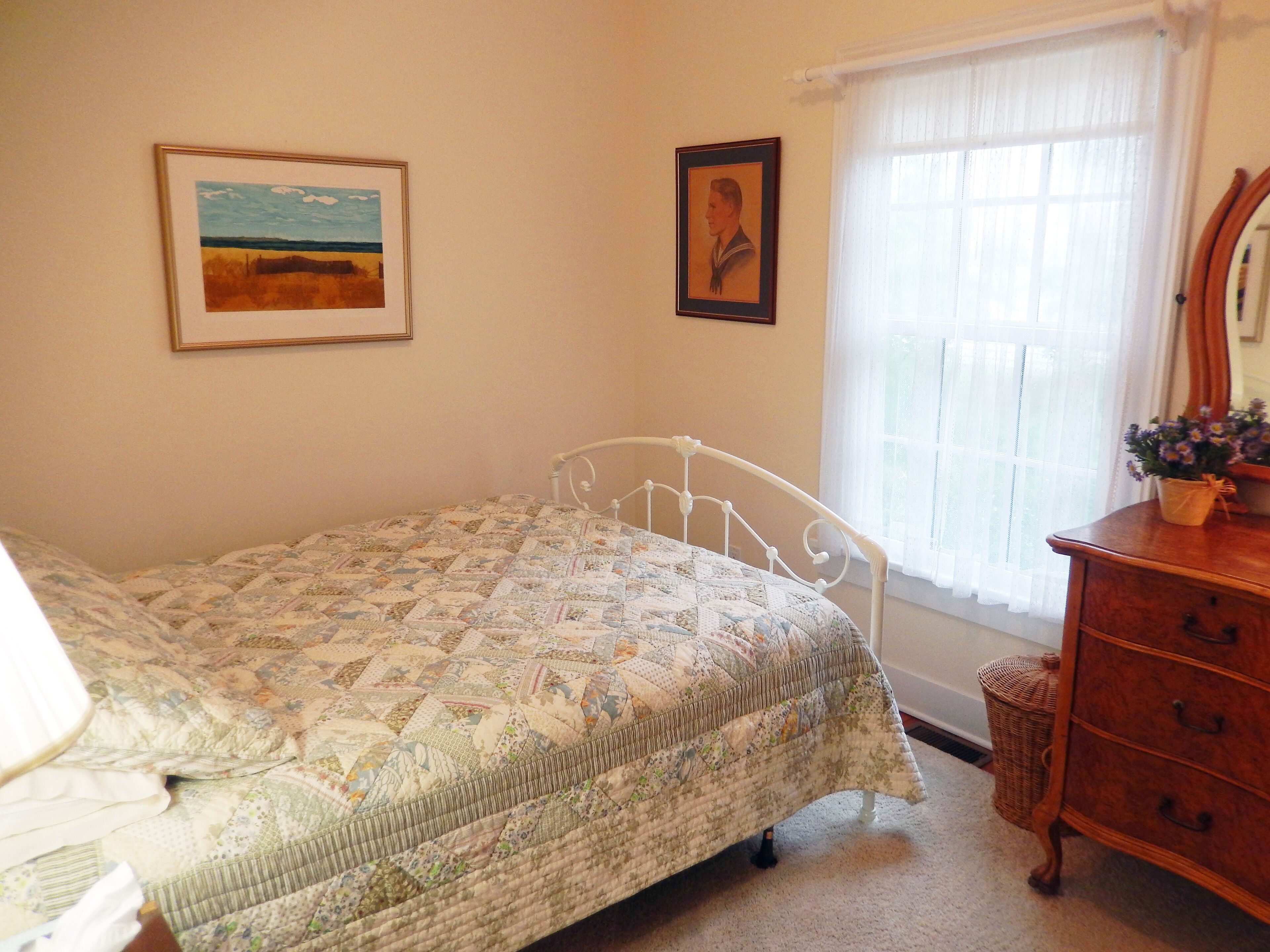 Quiet Getaway Steps From Downtown