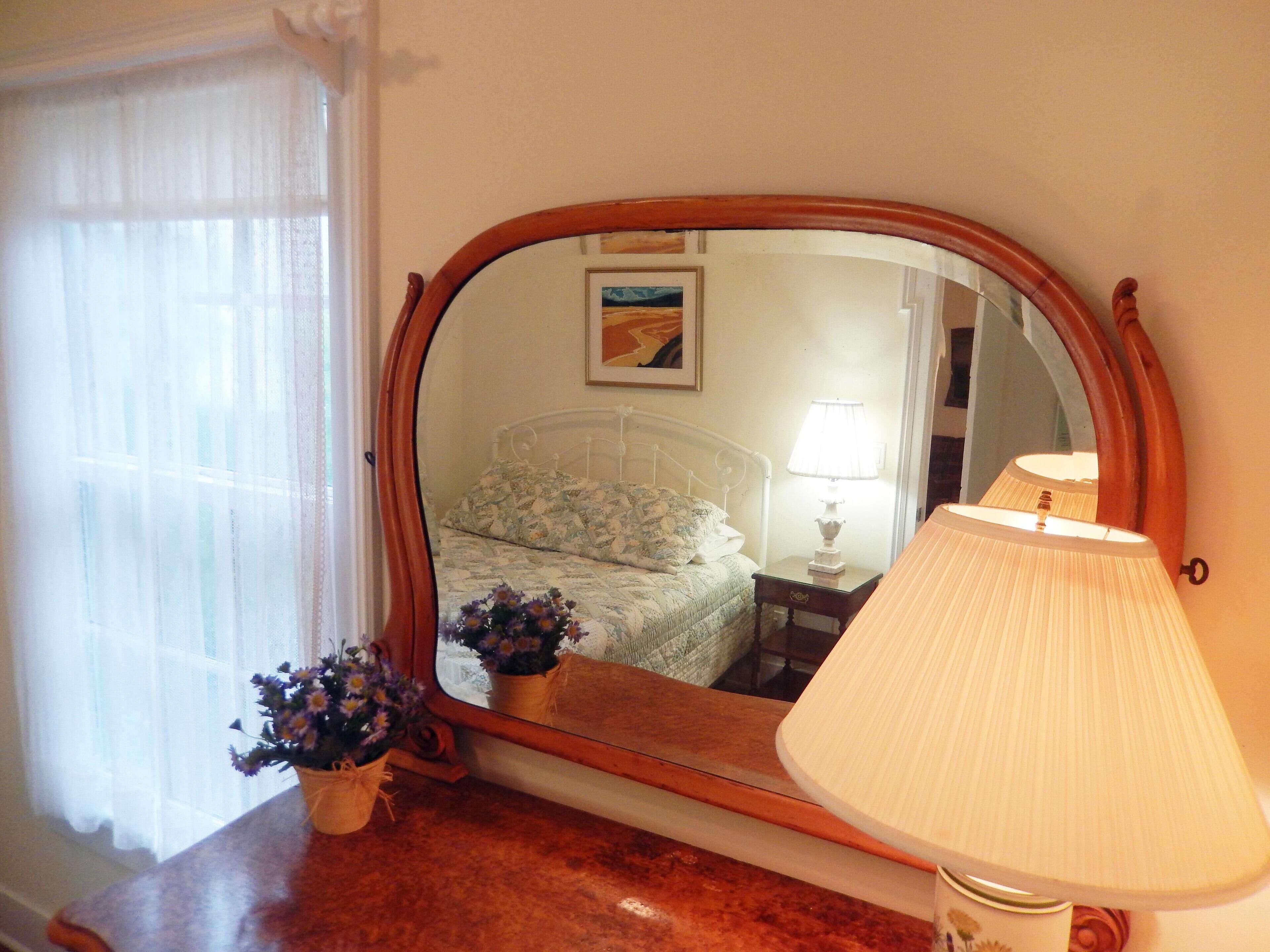 Quiet Getaway Steps From Downtown