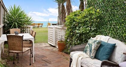 Apartment am Strand mit eigener Terrasse und direktem Zugang zum Strand (A1)