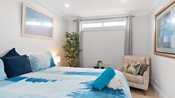 2 bedrooms, iron/ironing board, WiFi, bed sheets