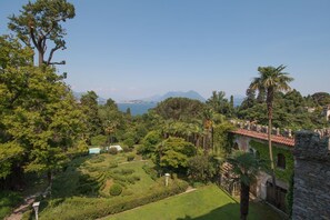 Property grounds - Large villa rental on Lake Maggiore (Baveno)