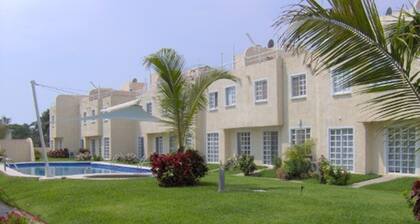 Casa Familiar Acapulco Punta Diamante, Fracc. Puente del Mar, cerca de la playa.