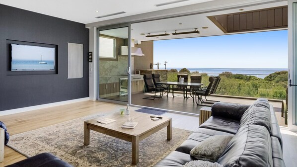 TV, fireplace, stereo