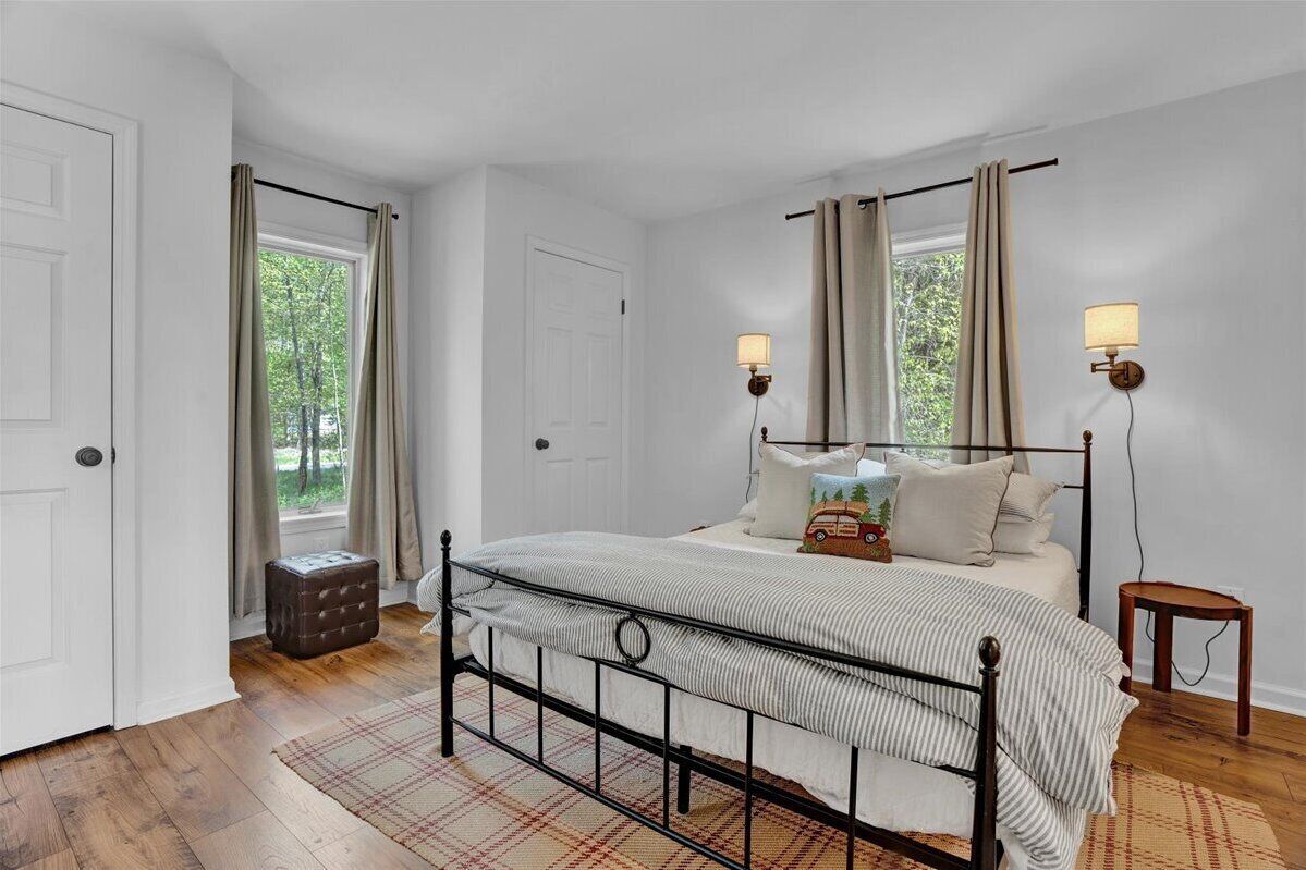 4 bedrooms, desk, iron/ironing board, free WiFi