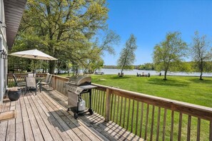 Outdoor dining - Modern Direct Lakefront Home in the Poconos (Pocono Lake)