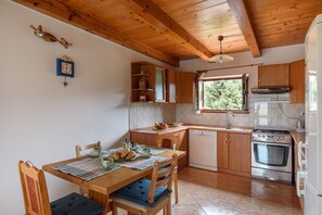 Jääkaappi, uuni, astianpesukone, kahvin-/teenkeitin