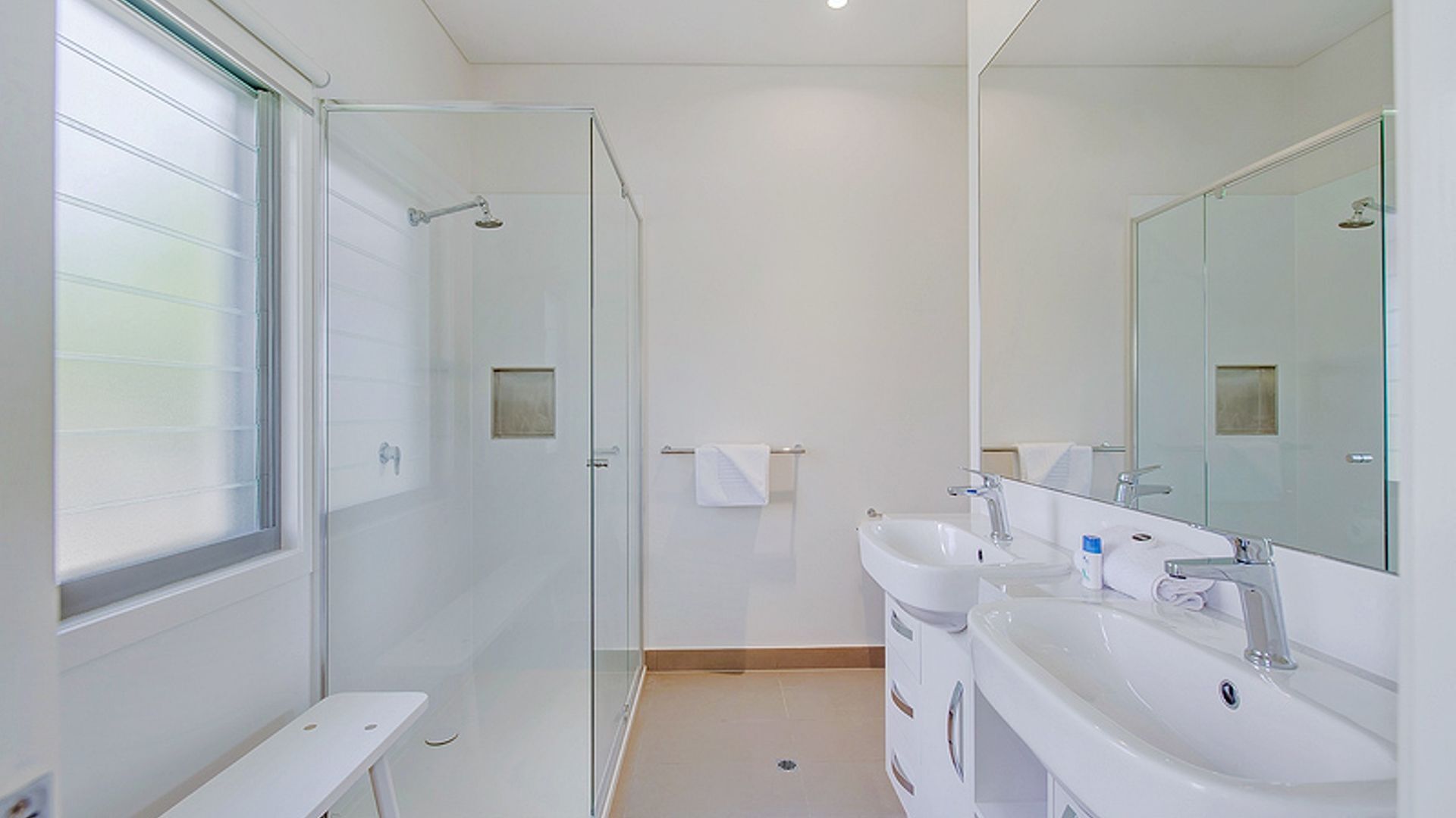 Bathtub, toilet paper