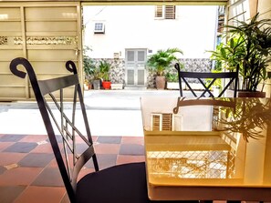 Outdoor dining - Modern Apt near center & promotion for grand open (Hồ Chí Minh)