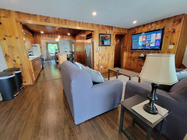 Entire Private Lakefront Home On Lake Hopatcong + Kayaks And Pedalboat, 3bd,1bth - White Meadow Lake, NJ