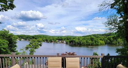 Entire Private Lakefront Cottage Home on Lake Hopatcong + Kayaks and Pedalboat