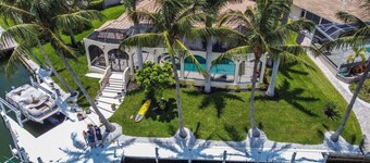 Belle villa au bord de l'eau