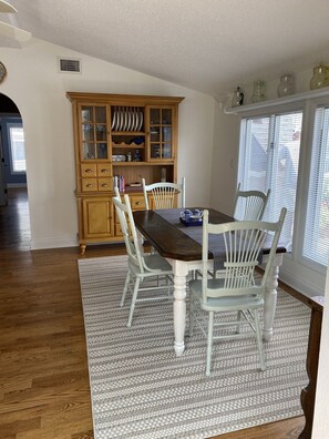 Dining - Casa B2 Beautiful bright apt. steps to SoHa North beach sleeps 4 comfortably  (South Haven)