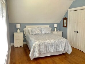 2 bedrooms, desk, iron/ironing board, free WiFi - Casa B2 Beautiful bright apt. steps to SoHa North beach sleeps 4 comfortably  (South Haven)