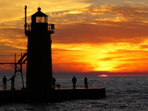 Beach nearby, sun-loungers - Casa B2 Beautiful bright apt. steps to SoHa North beach sleeps 4 comfortably  (South Haven)
