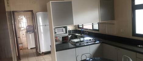 Talheres/pratos/utensílios de cozinha