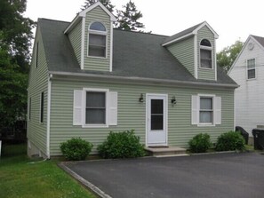 Exterior - NOW BOOKING 2026 ~ Beautiful, Oversized Cape in Scenic Bonnet Shores! (Narragansett)