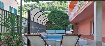 Cozy Oasis in Front of the Pool – Split