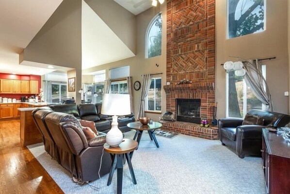 Een smart-tv, een open haard, Netflix en een dvd-speler