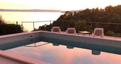 Charmantes Haus mit übergroßem beheiztem Pool