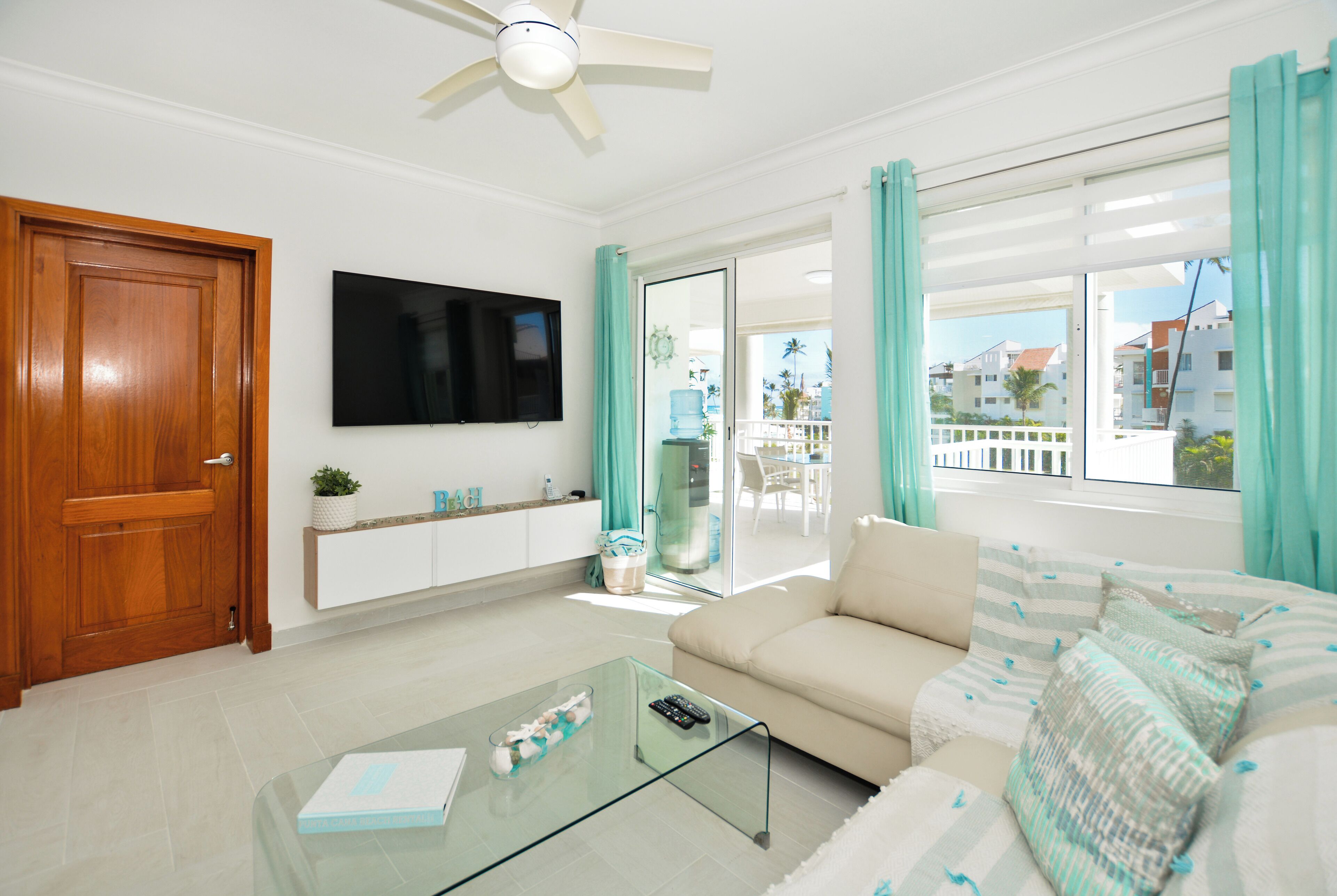 Smart TV, Netflix, books, streaming services