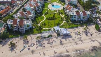 Na praia, toalhas de praia