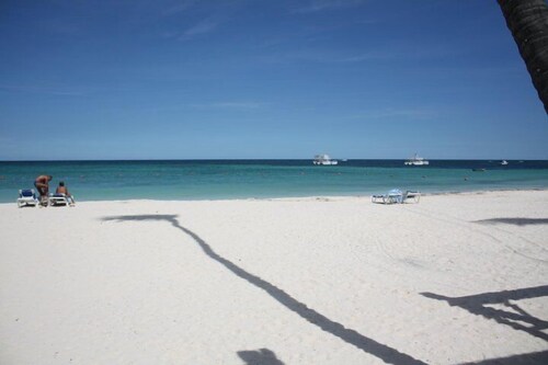 Playa Turquesa - B-302 -Premier Beachfront Ocean View 400mbps Wifi &Free Netflix