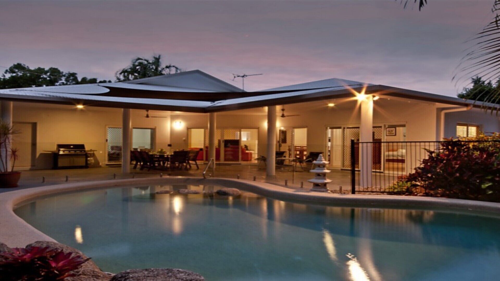 CRISTAL @ CLIFTON BEACH