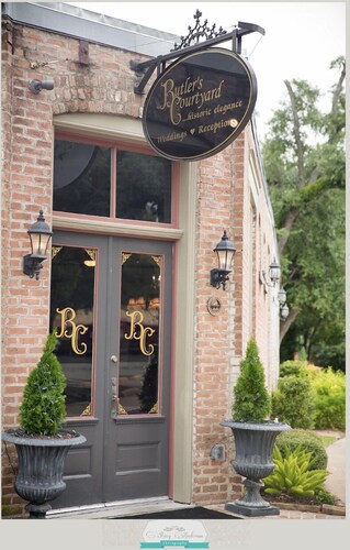 The "Kozy Cottage" in historic League City.