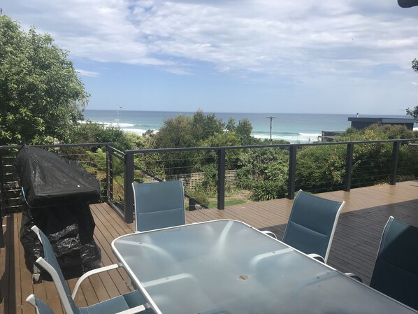 Outdoor dining - Uringa at Skenes Creek (Skenes Creek)