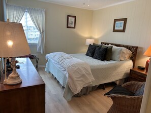 2 bedrooms, iron/ironing board, free WiFi