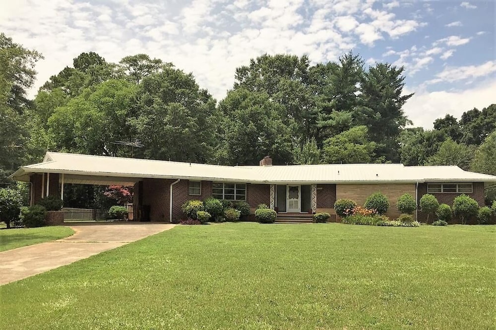 Great private home in convenient location
