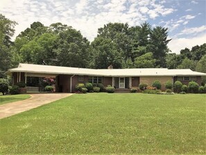 Exterior - Great private home in convenient location (Cowpens)