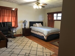 3 bedrooms, iron/ironing board, WiFi, bed sheets - Great private home in convenient location  (Cowpens)