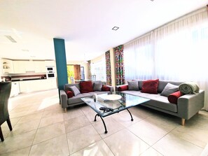 Smart TV, libros, servicios de streaming y videoteca 