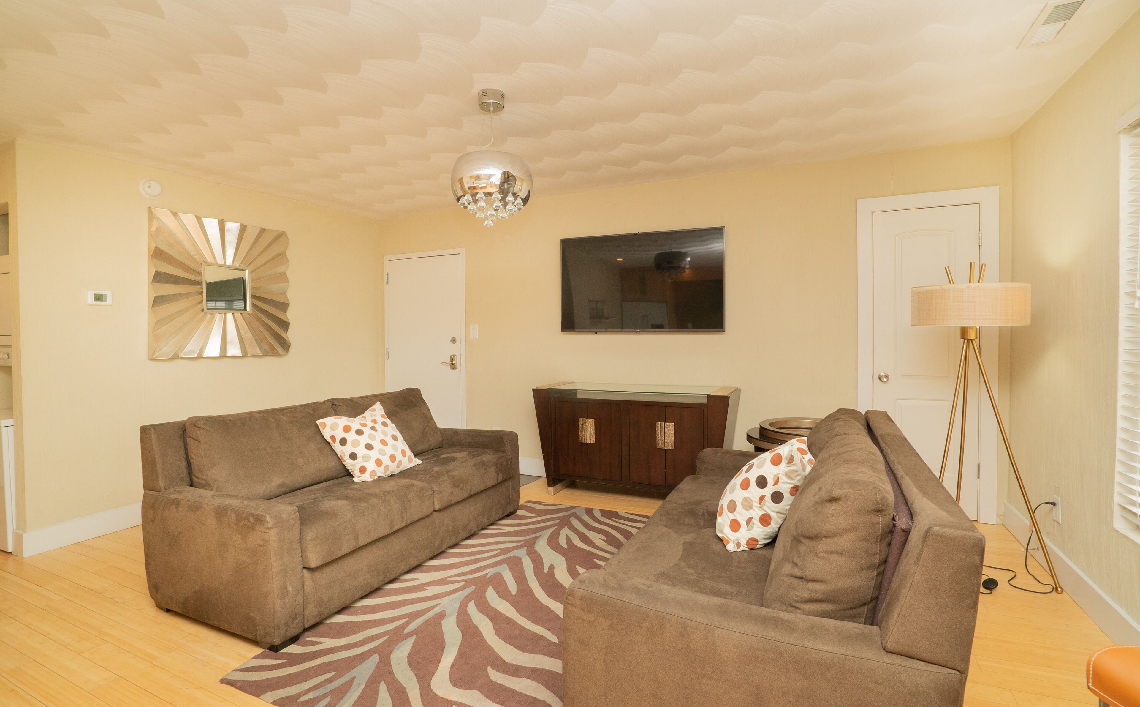 Rimini - Breathtaking and Bright Top Floor Condo Steps from the Beach