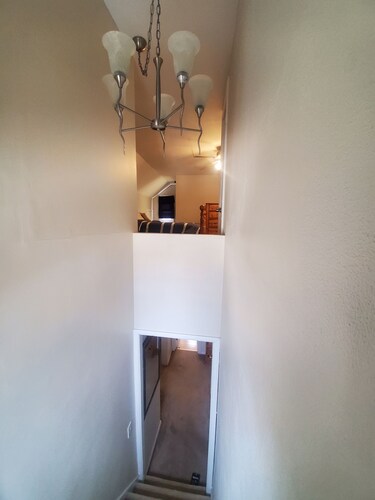 Whole 3 Bedroom Home Near Lake, Airport, and Cle